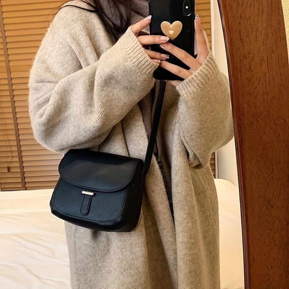 Women's Retro Saddle Crossbody Bag – Classic Mini Flap Purse for Everyday Style