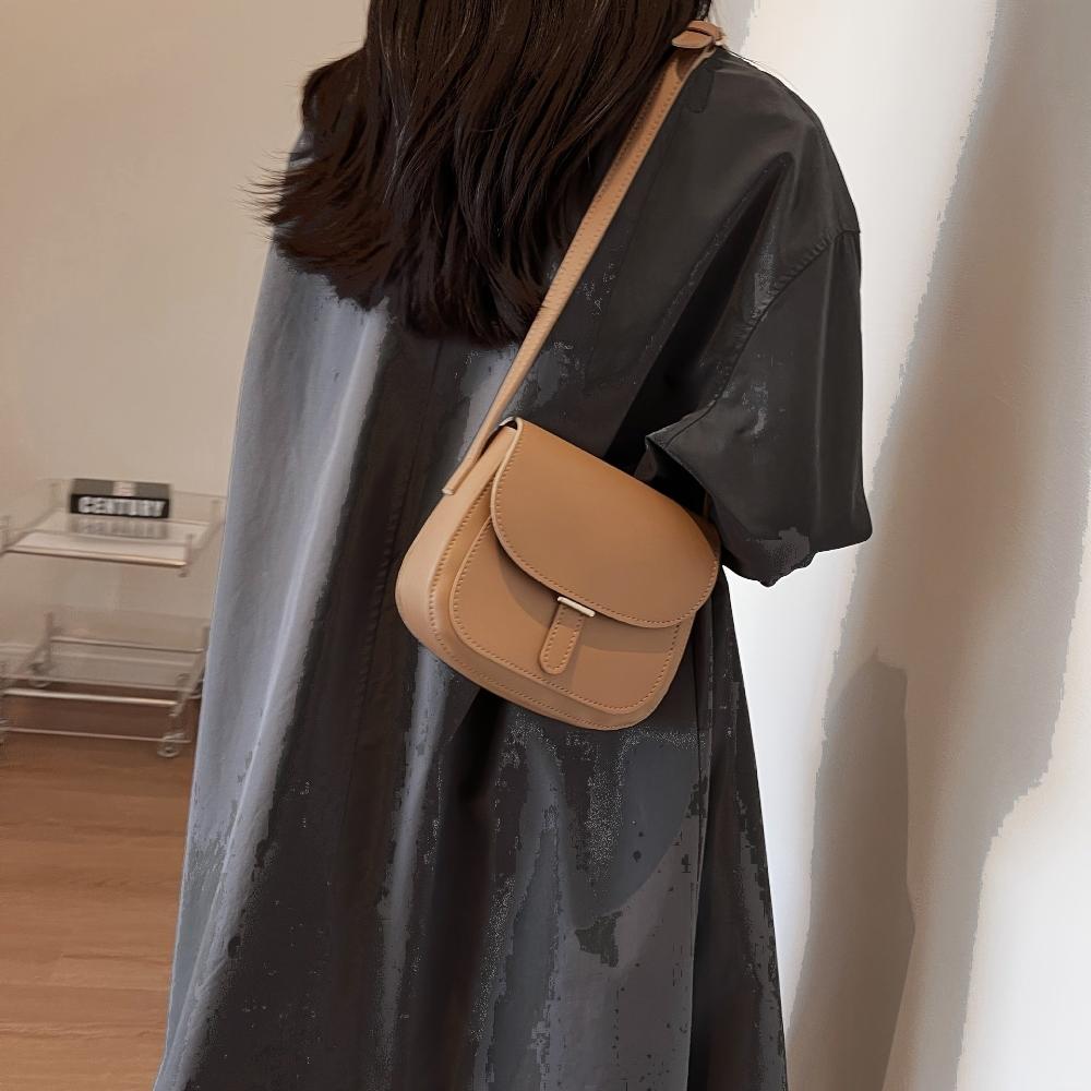 Women's Retro Saddle Crossbody Bag – Classic Mini Flap Purse for Everyday Style
